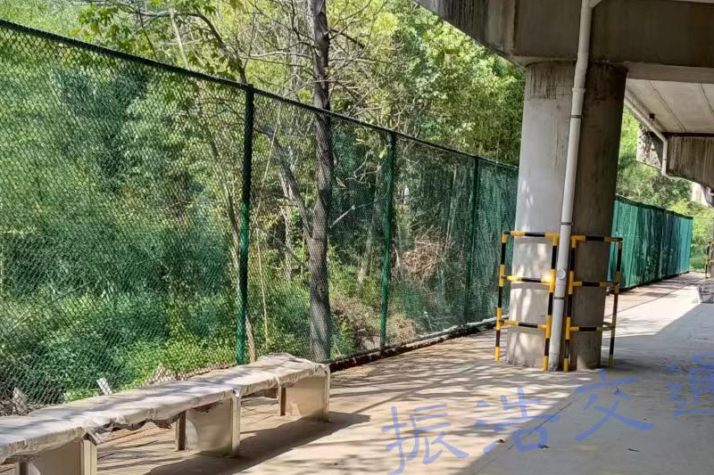 বাস্কেটবল কোর্টের বেড়া